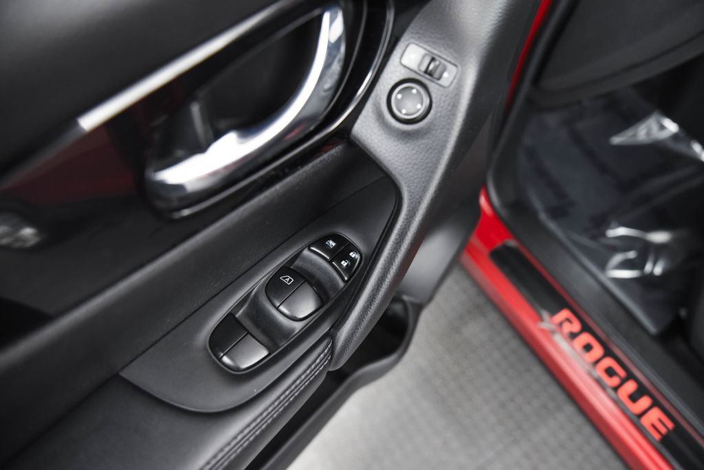 Used 2018 Nissan Rogue Sport SV w/ SV Technology Package image 10
