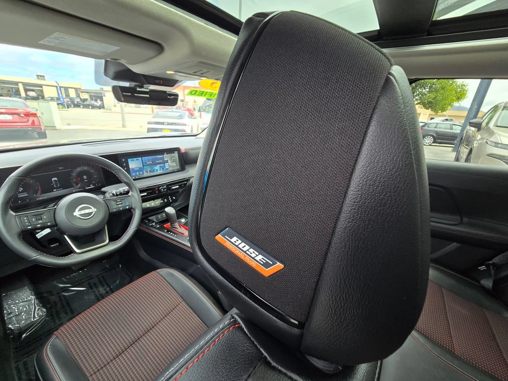 Used 2025 Nissan Kicks SR w/ SR Premium Package FWD image 23