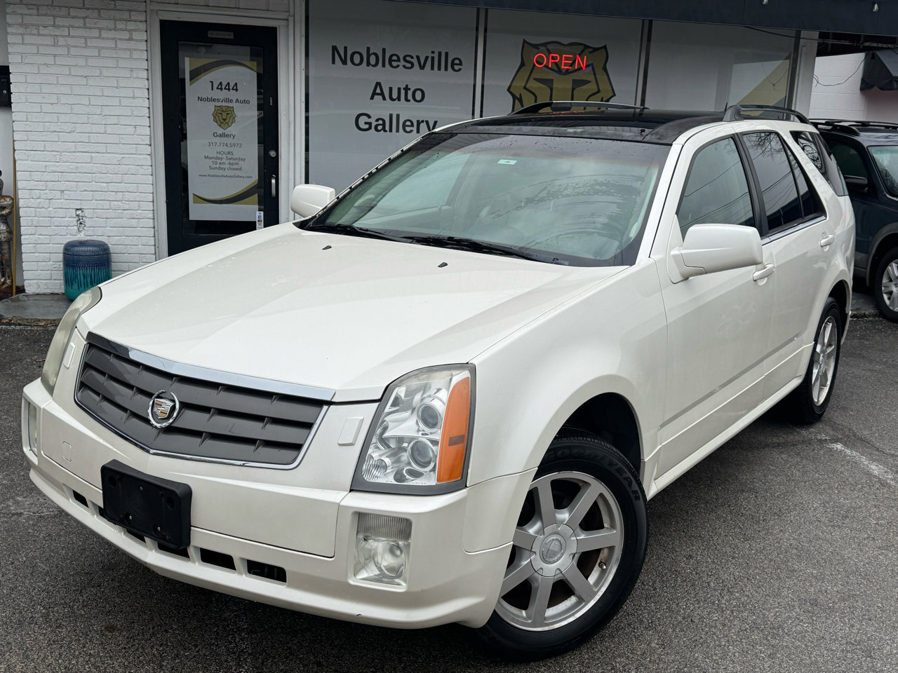 Used 2005 Cadillac SRX V8 w/ Preferred Equipment Group image 1