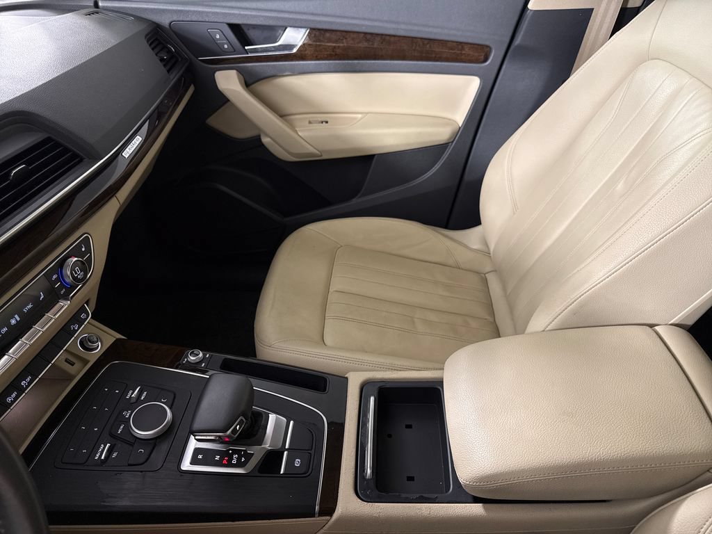 Used 2019 Audi Q5 2.0T Premium w/ Convenience Package AWD/4WD image 18