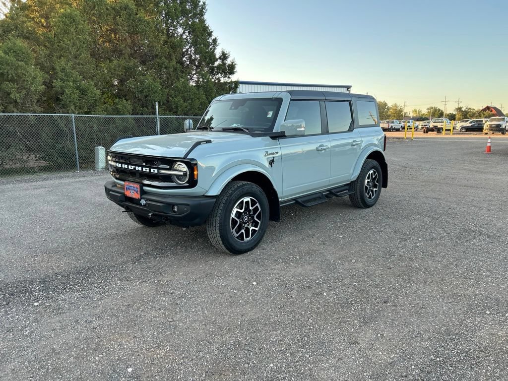 Used 2024 Ford Bronco Outer Banks AWD/4WD image 2