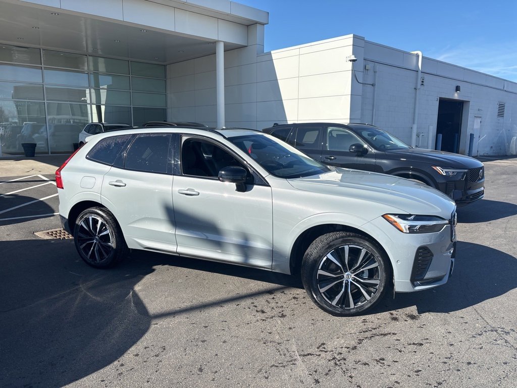 Certified 2025 Volvo XC60 B5 Plus image 2
