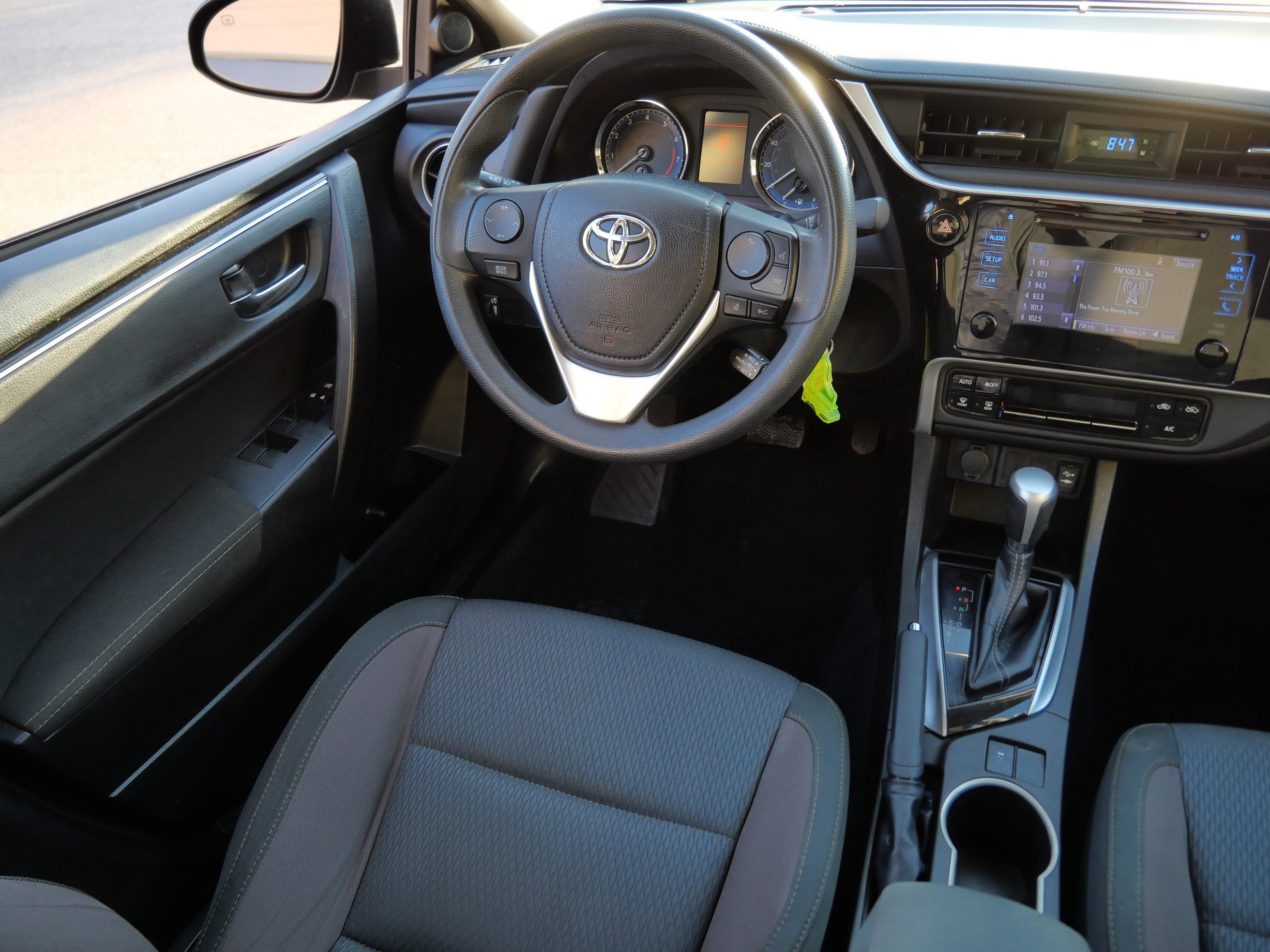 Certified 2019 Toyota Corolla LE FWD image 9