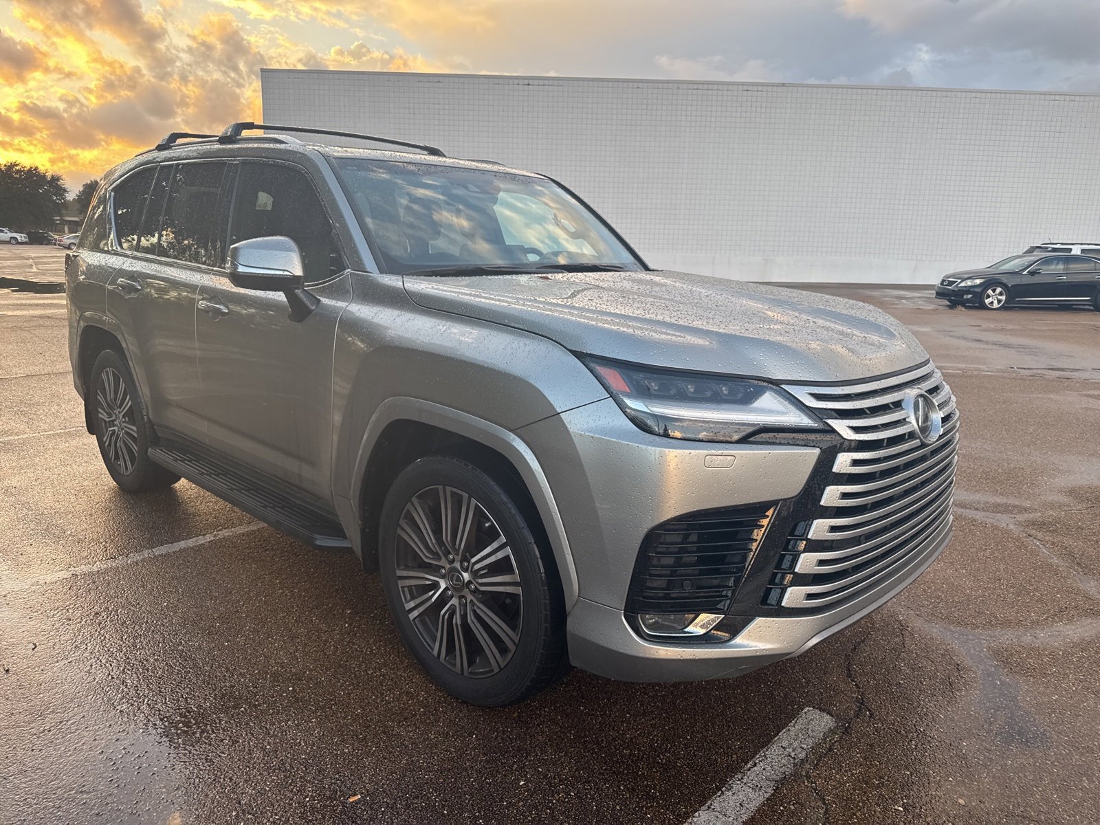 Used 2022 Lexus LX 600 4WD w/ Luxury Package