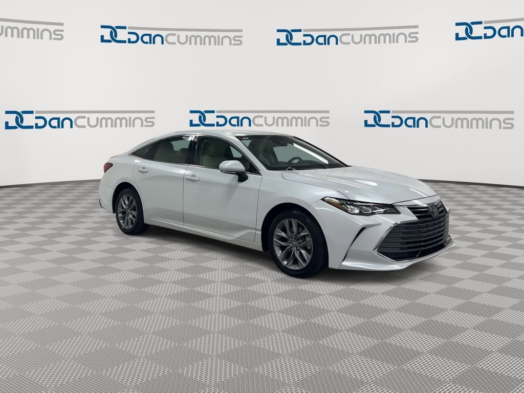 Used 2020 Toyota Avalon XLE w/ Carpet Mat Package FWD image 2