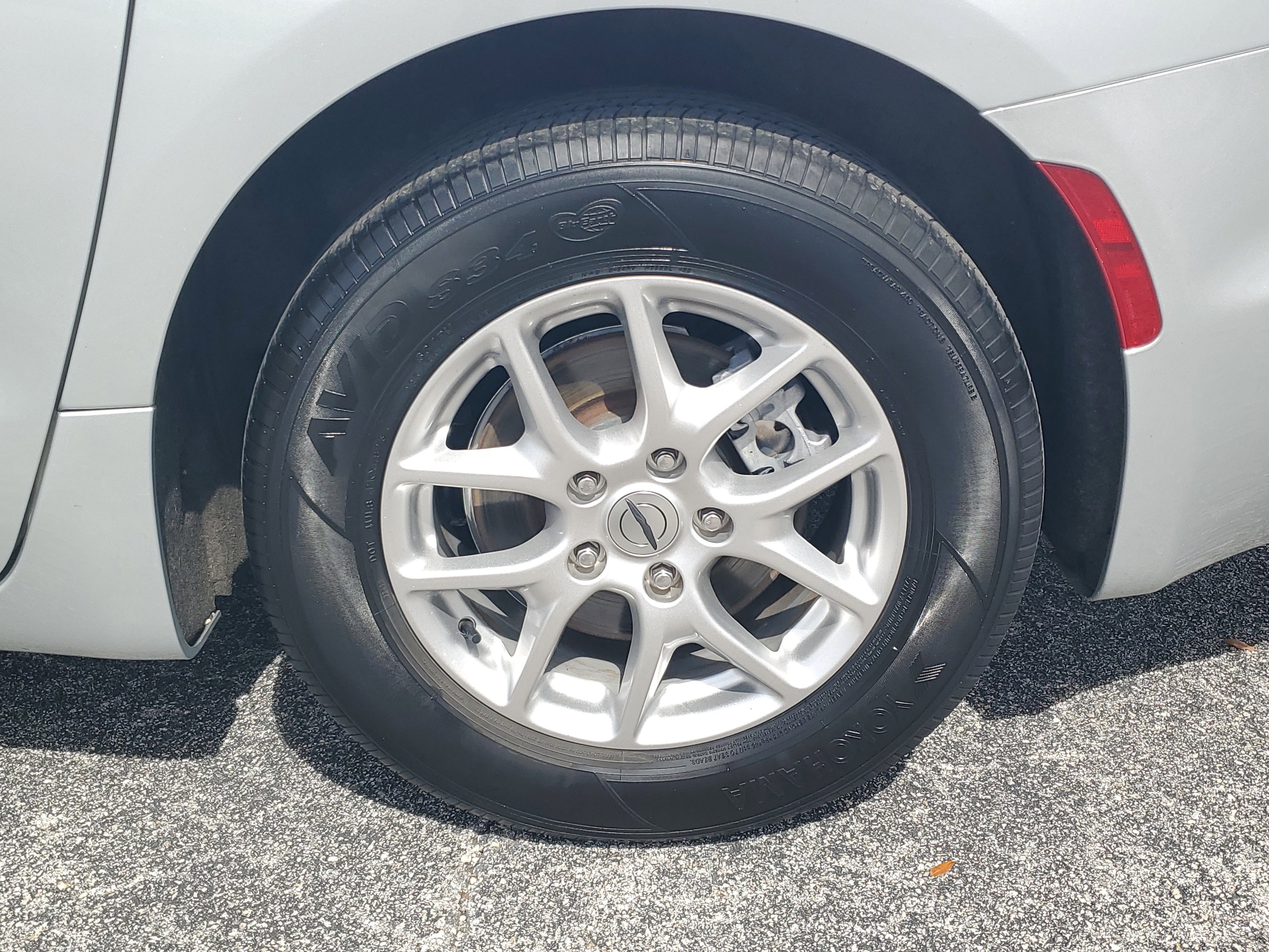 Used 2024 Chrysler Pacifica Touring-L FWD image 7