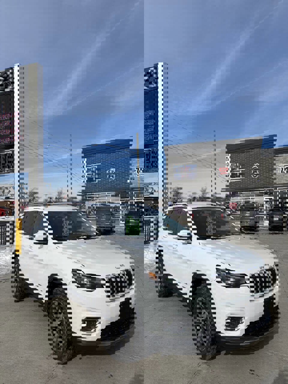 Used 2019 Jeep Cherokee Limited image 1