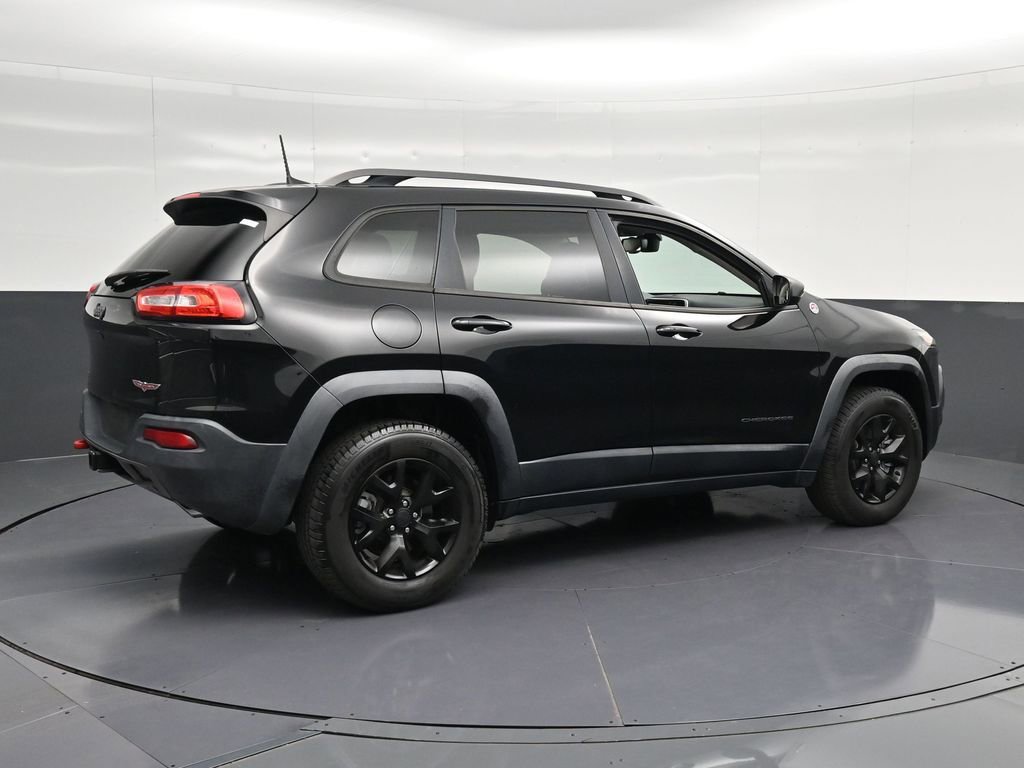 Used 2017 Jeep Cherokee Trailhawk w/ Comfort/Convenience Group AWD/4WD image 3