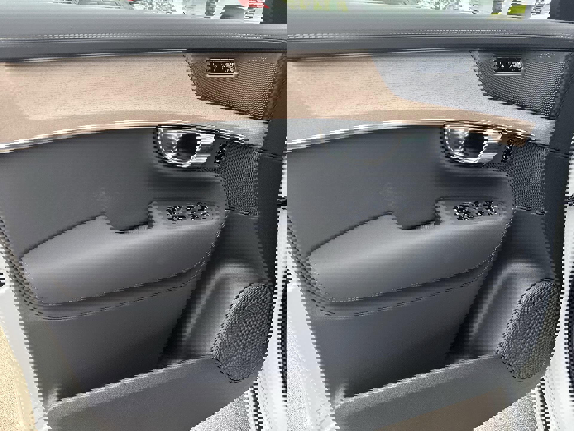 New 2025 Volvo XC90 T8 Plus w/ Protection Package Premier image 22