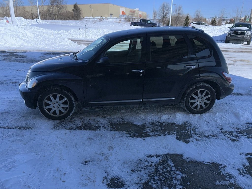 Used 2010 Chrysler PT Cruiser Classic image 2
