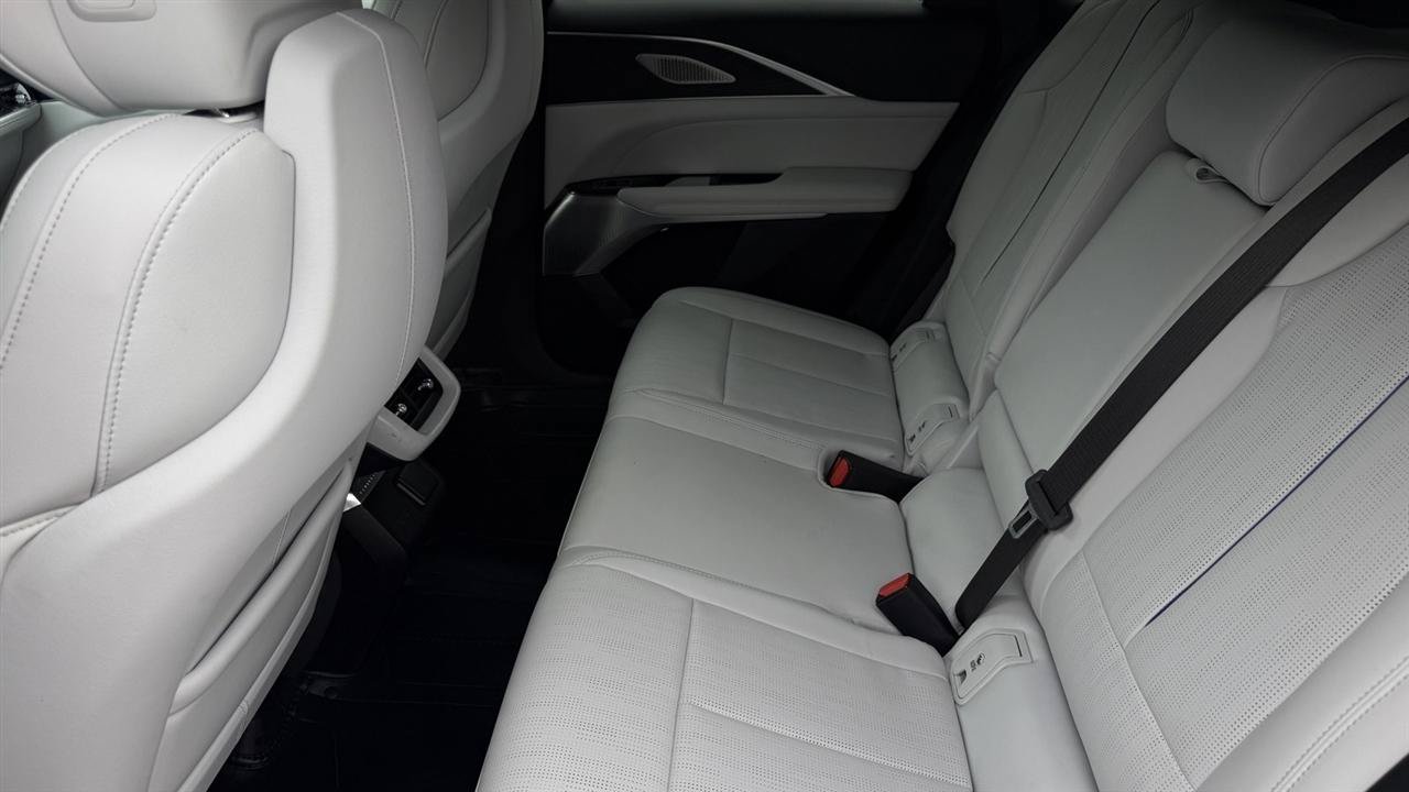 Used 2024 Cadillac Lyriq Sport RWD image 32