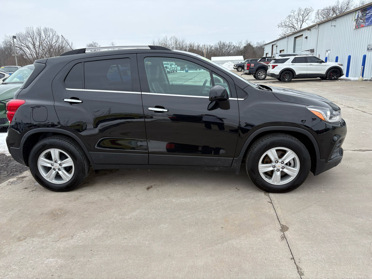 Used 2020 Chevrolet Trax LT w/ LT Convenience Package image 2