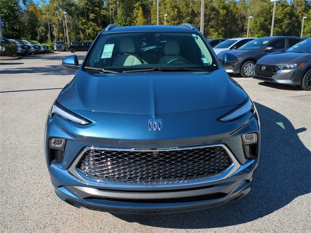 Used 2025 Buick Encore GX Avenir w/ Avenir Technology Package image 3