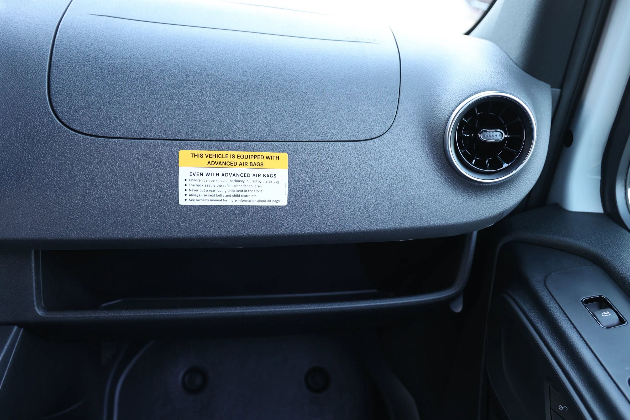 Used 2024 Mercedes-Benz eSprinter 170 Cargo image 35
