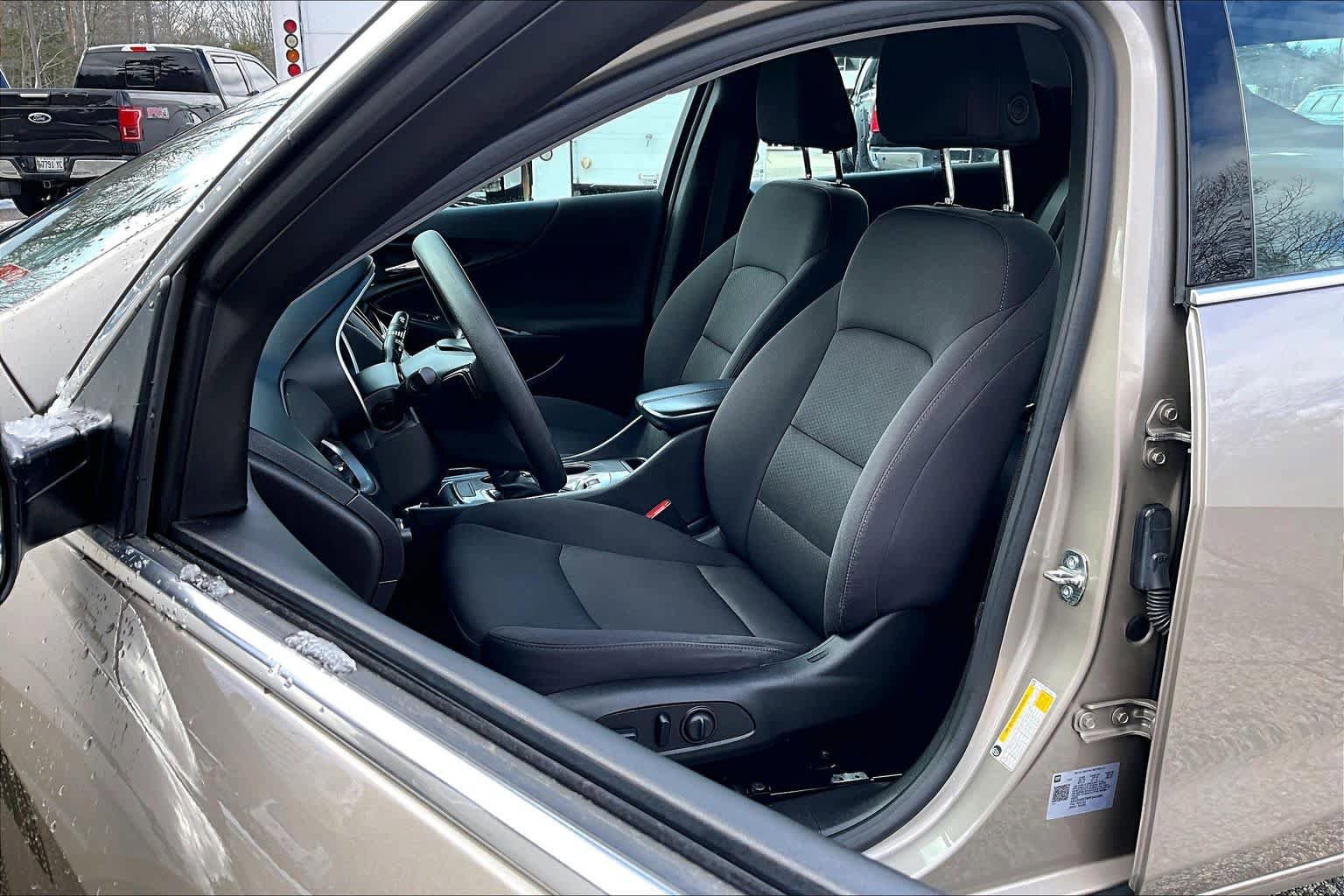 Used 2023 Chevrolet Malibu LT FWD image 9