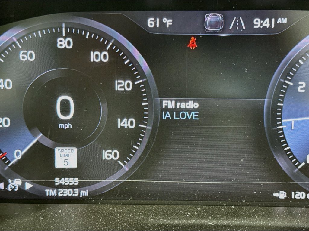 Used 2021 Volvo XC40 T5 Momentum w/ Premium Package AWD/4WD image 14