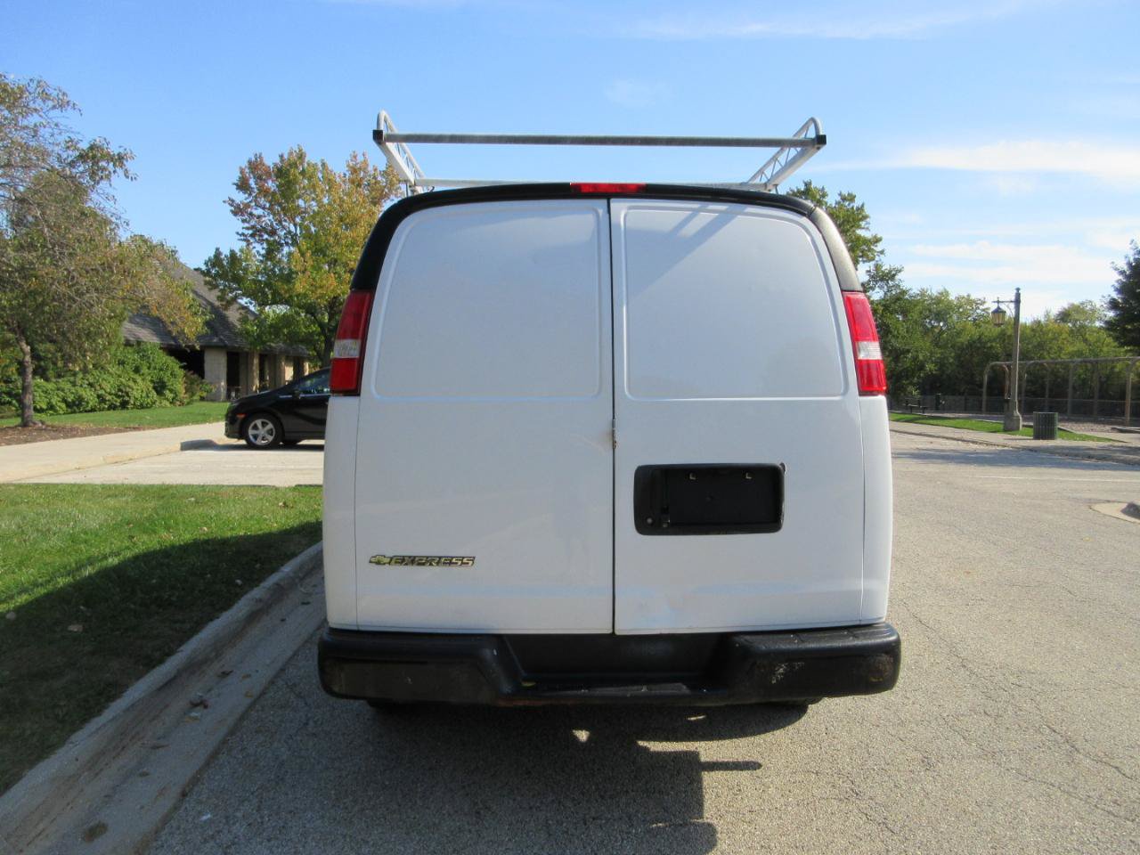 Used 2017 Chevrolet Express 3500 RWD image 12