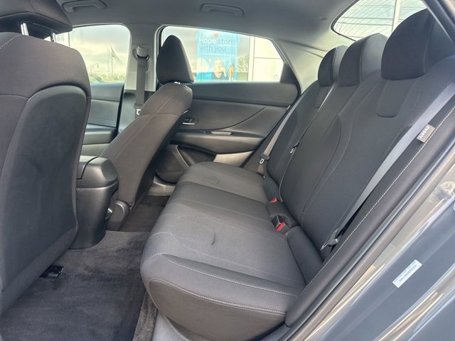 Certified 2025 Hyundai Elantra SE image 48