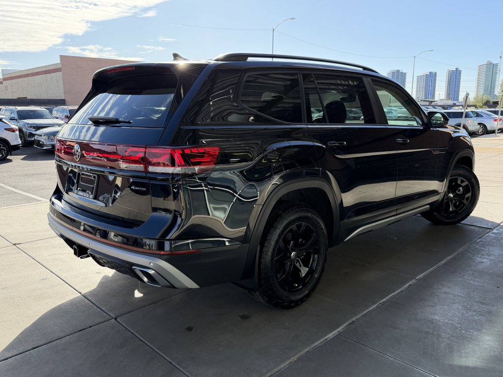 Used 2024 Volkswagen Atlas Peak Edition SE AWD/4WD image 4