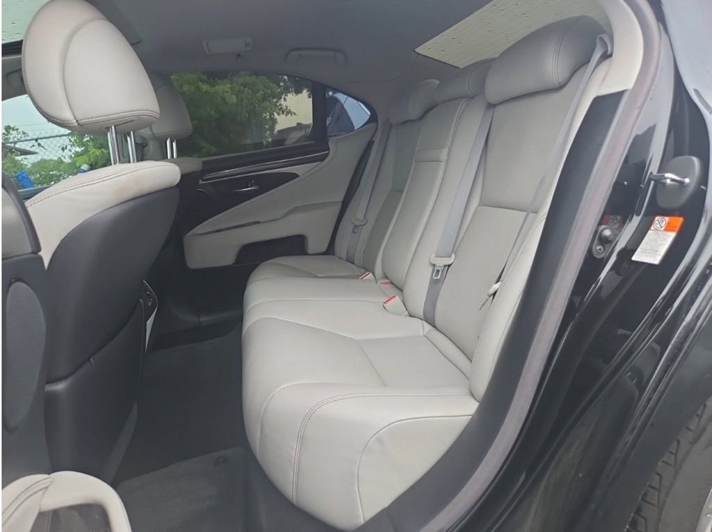 Used 2017 Lexus LS 460 RWD image 7