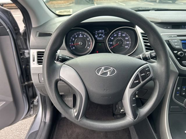 Used 2015 Hyundai Elantra SE image 16