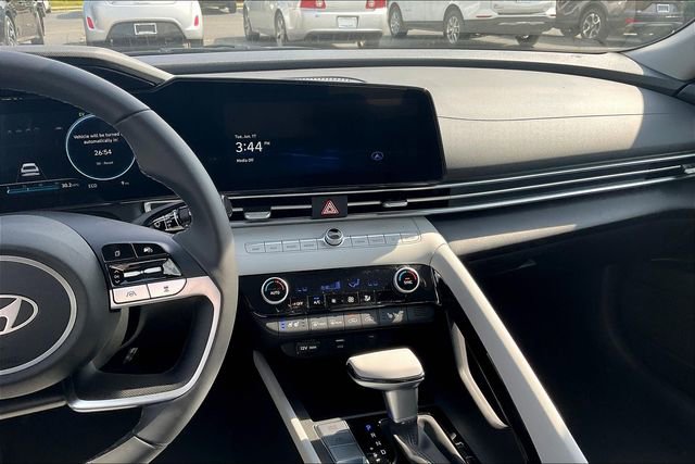 New 2025 Hyundai Elantra Limited image 7