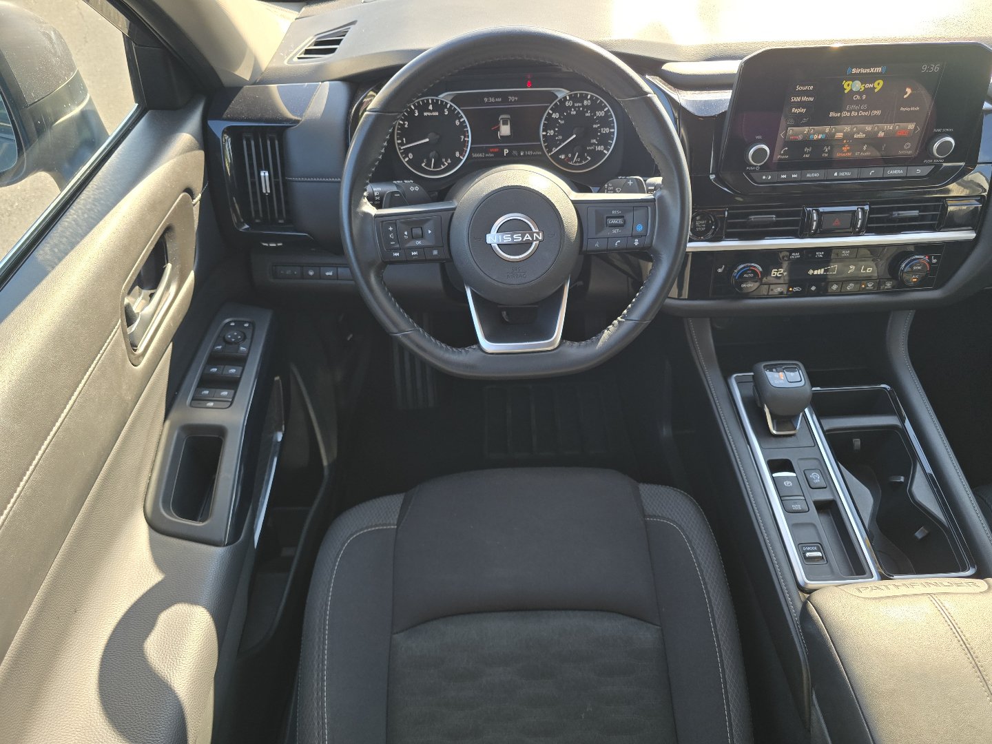 Used 2025 Nissan Pathfinder SV FWD image 3
