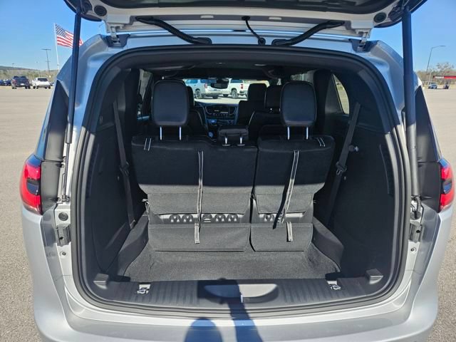 New 2026 Chrysler Pacifica Select FWD image 24