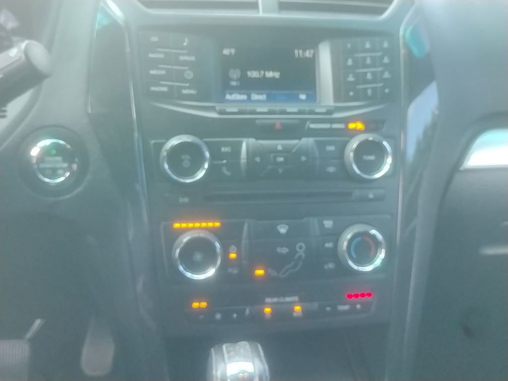 Used 2016 Ford Explorer XLT image 14