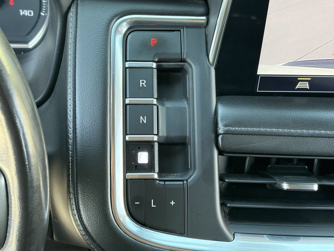 Used 2021 Chevrolet Suburban LS RWD image 28