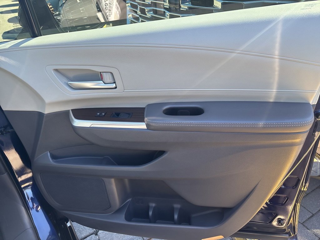 Used 2022 Toyota Sienna XLE image 33
