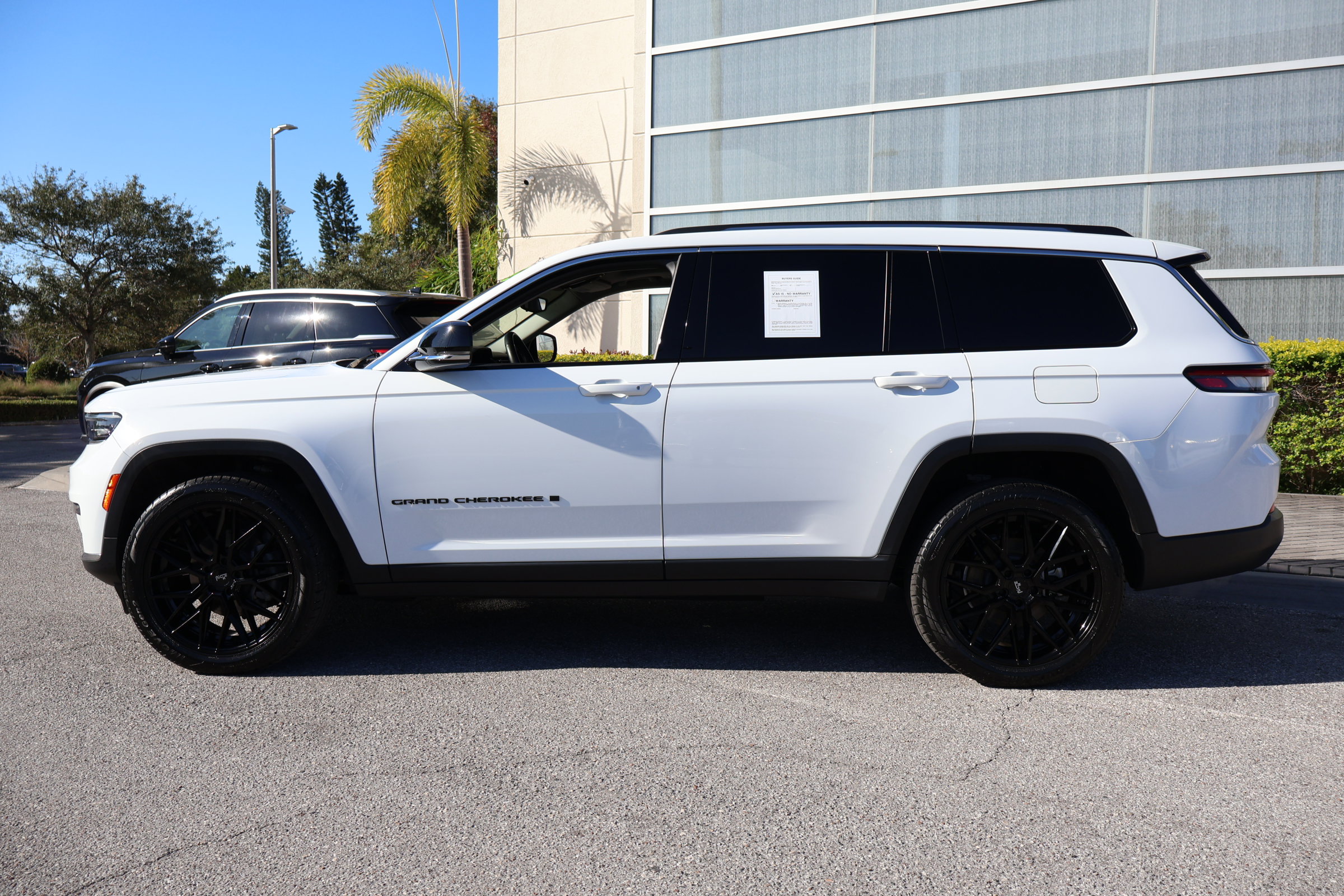 Used 2022 Jeep Grand Cherokee L Limited image 6