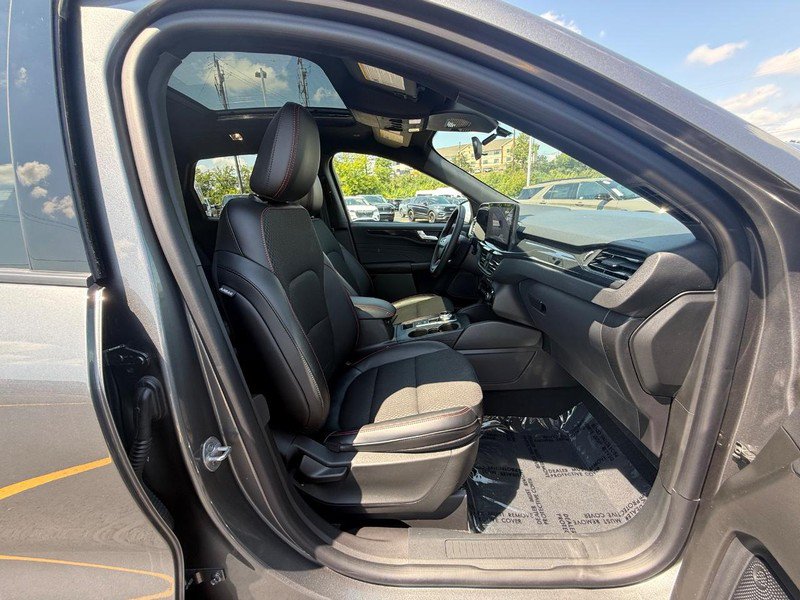 Certified 2023 Ford Escape ST-Line w/ Tech Pack #1 AWD/4WD image 13