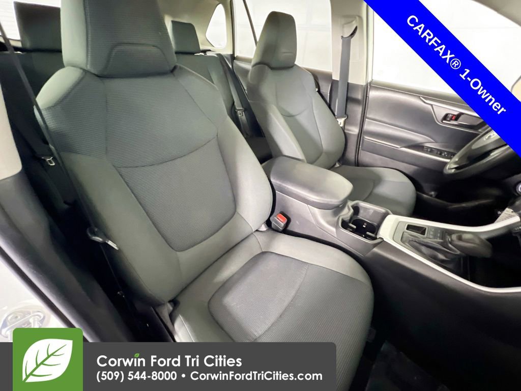 Used 2022 Toyota RAV4 LE image 17