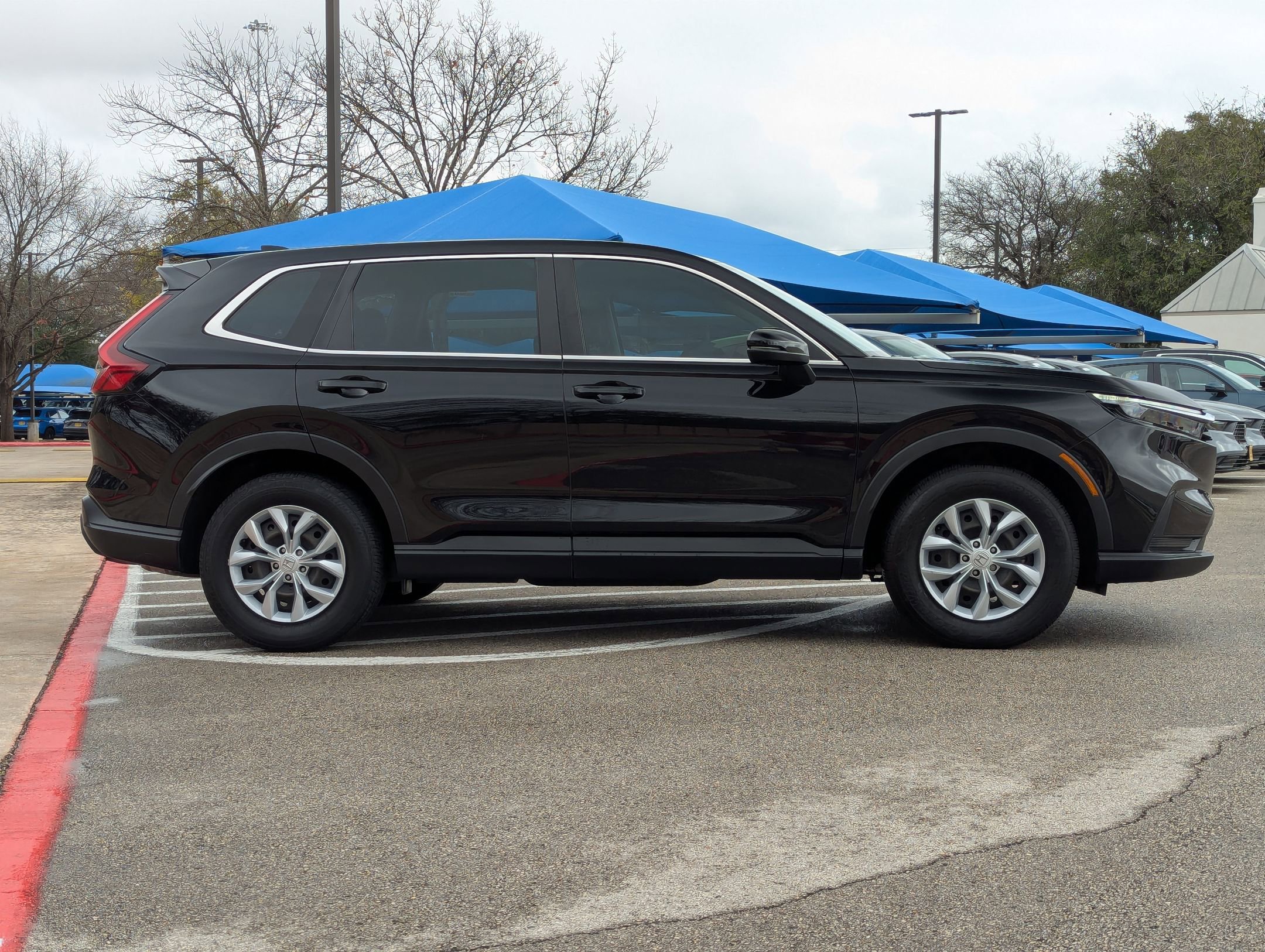 Used 2023 Honda CR-V LX image 3