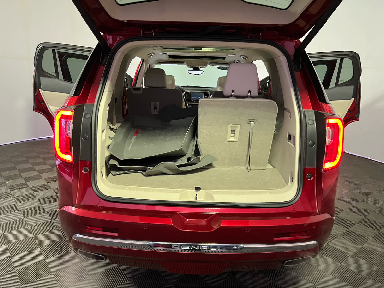 Used 2023 GMC Acadia Denali w/ Denali Ultimate Package image 27