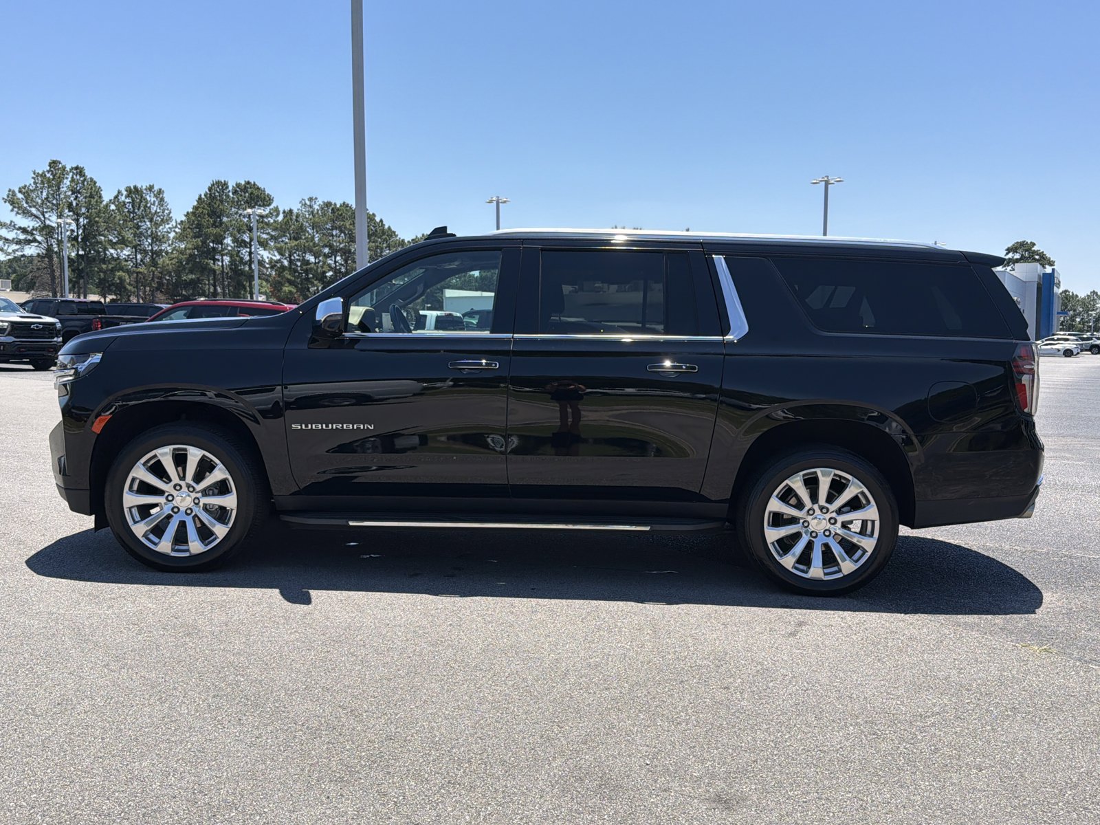 Used 2024 Chevrolet Suburban Premier w/ Premium Package RWD image 9