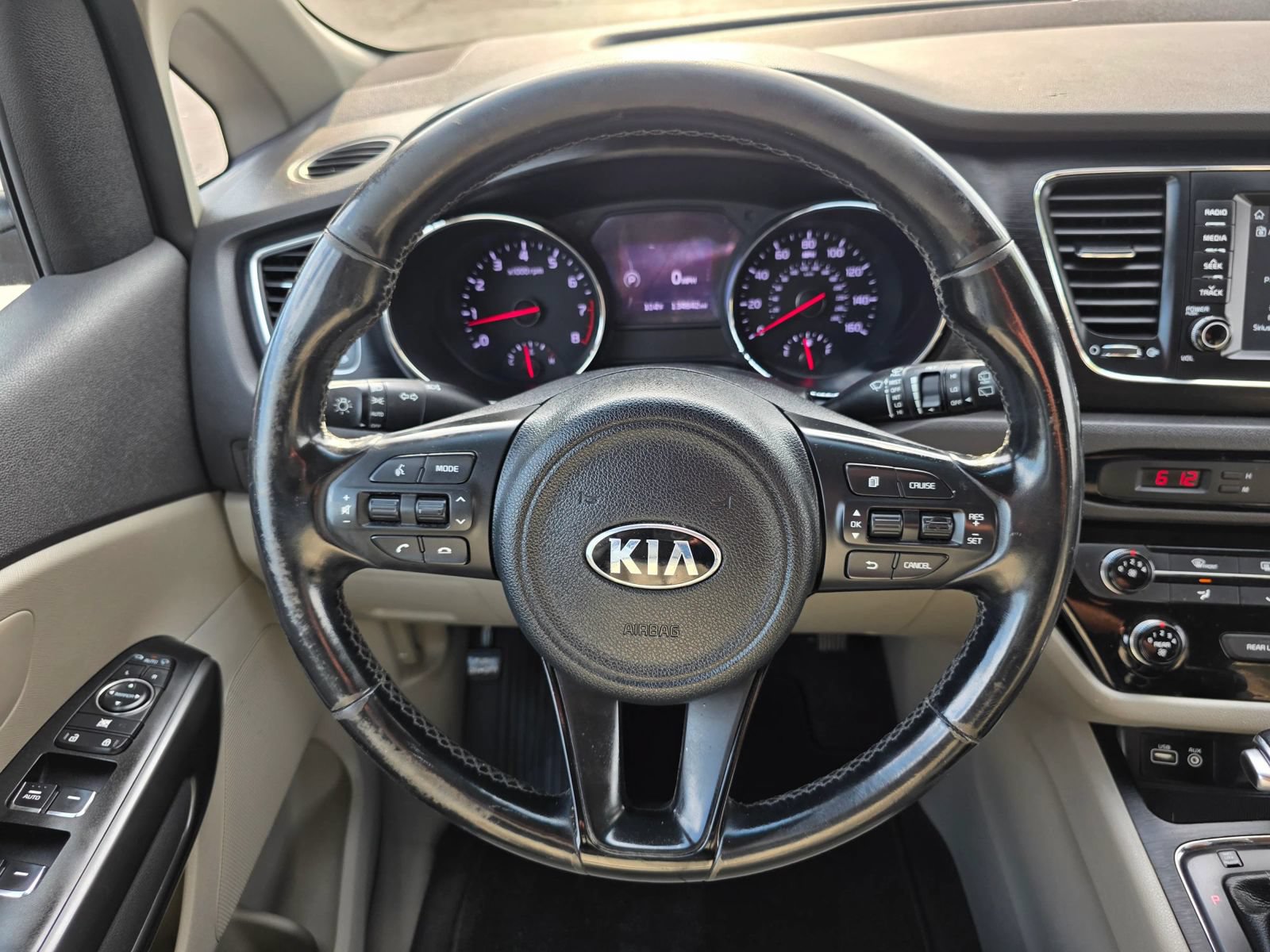 Used 2017 Kia Sedona LX w/ LX Essentials Premium Package FWD image 16