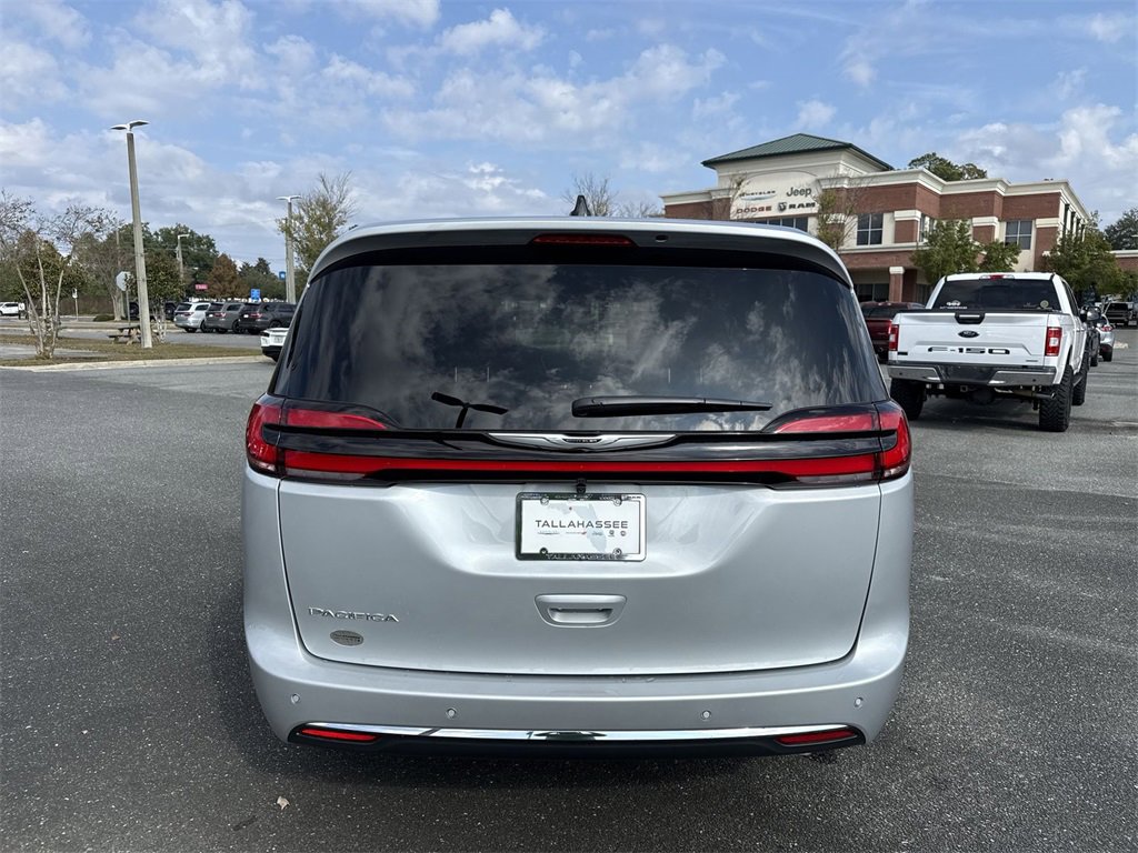 New 2026 Chrysler Pacifica Select image 4