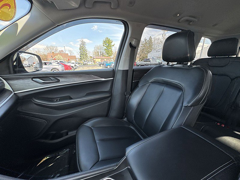 Used 2024 Jeep Grand Cherokee Limited image 27