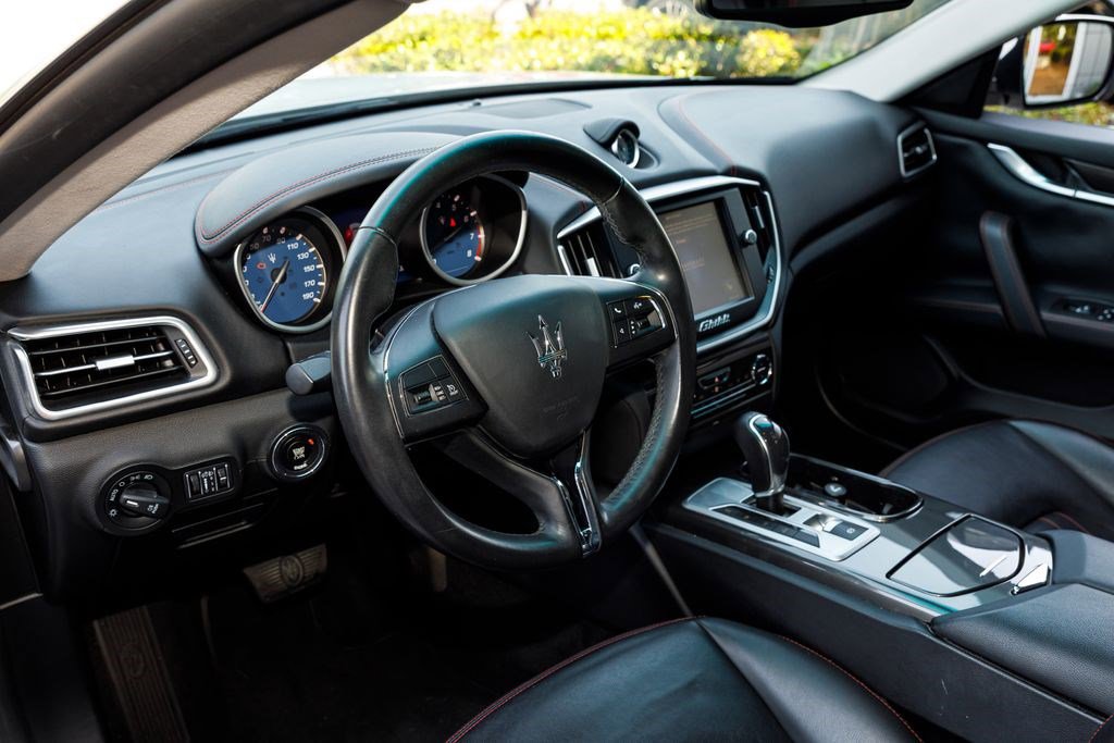 Used 2016 Maserati Ghibli image 33