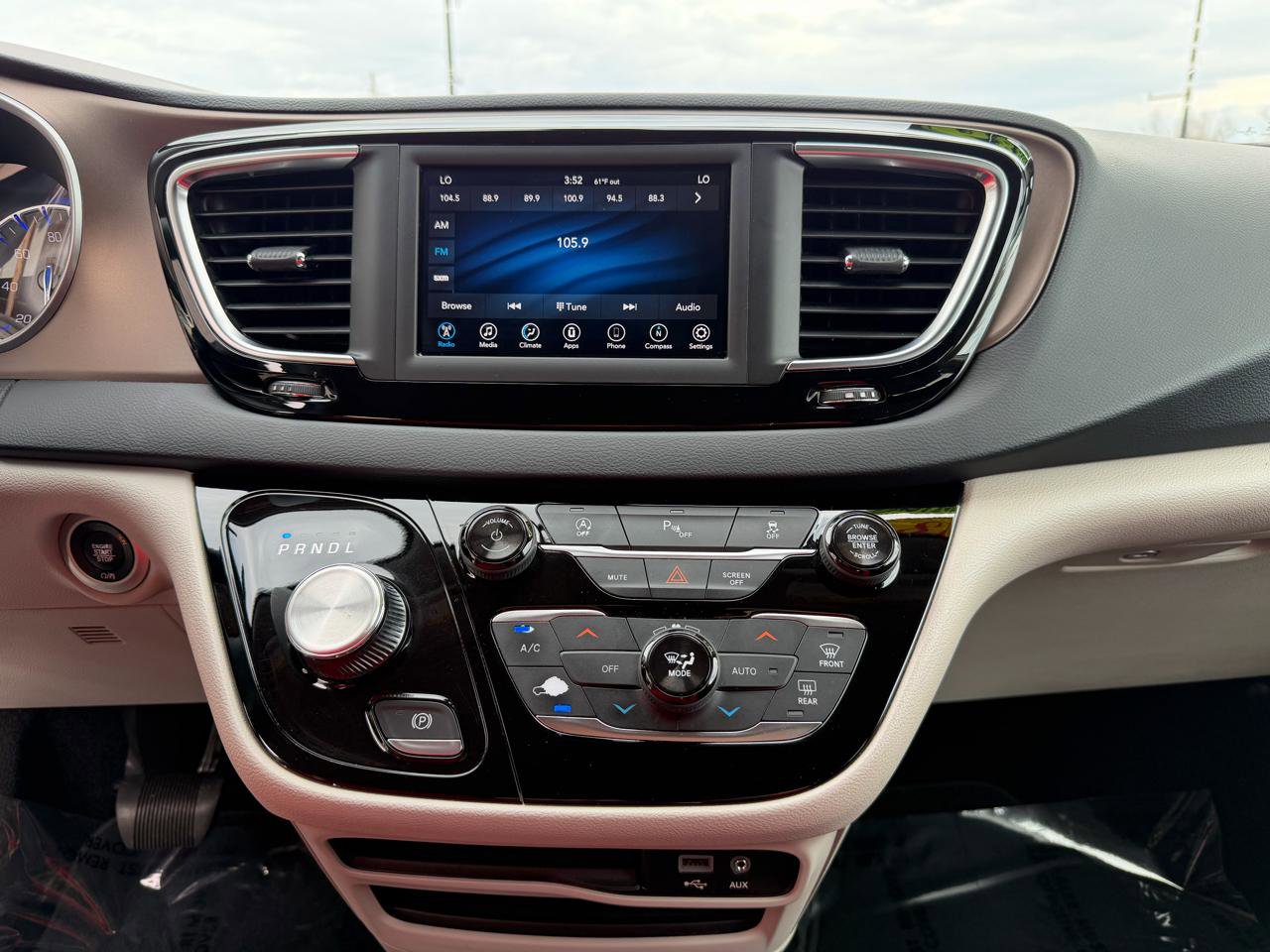 Used 2018 Chrysler Pacifica Touring Plus w/ Tire & Wheel Group image 29