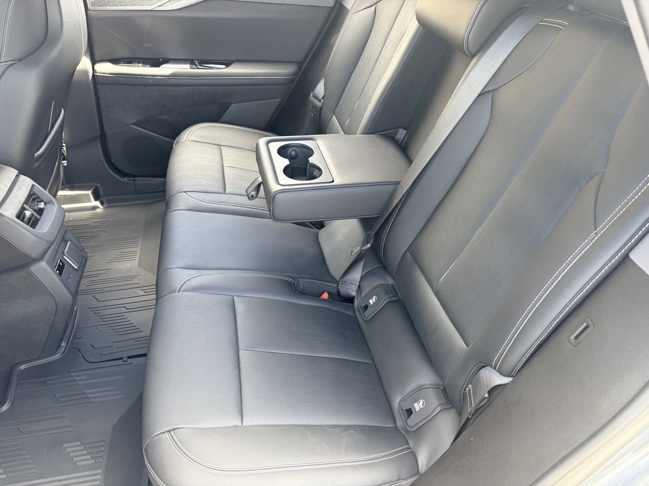 Used 2025 Cadillac Optiq Sport 2 w/ LPO, Floor Liner Package AWD/4WD image 17