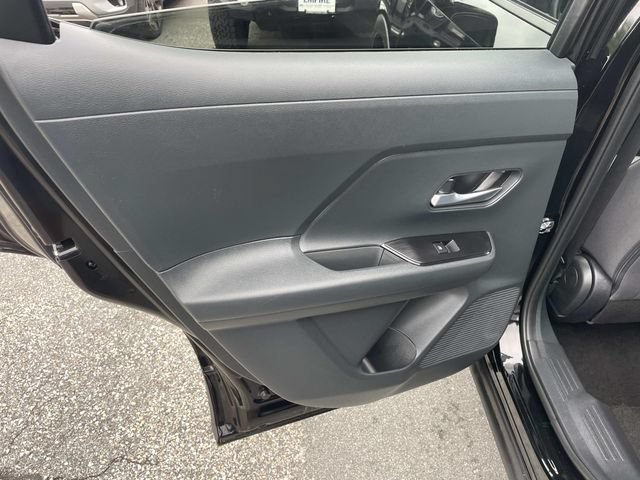Used 2025 Nissan Kicks SV AWD/4WD image 18