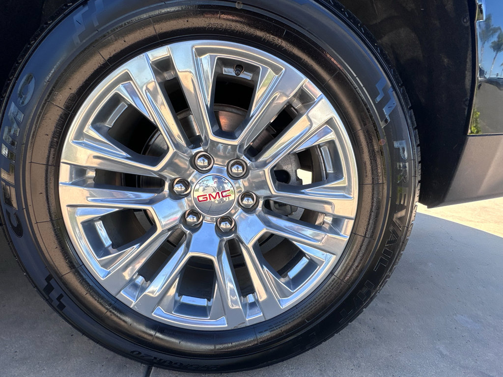 Used 2024 GMC Yukon XL Denali AWD/4WD image 9