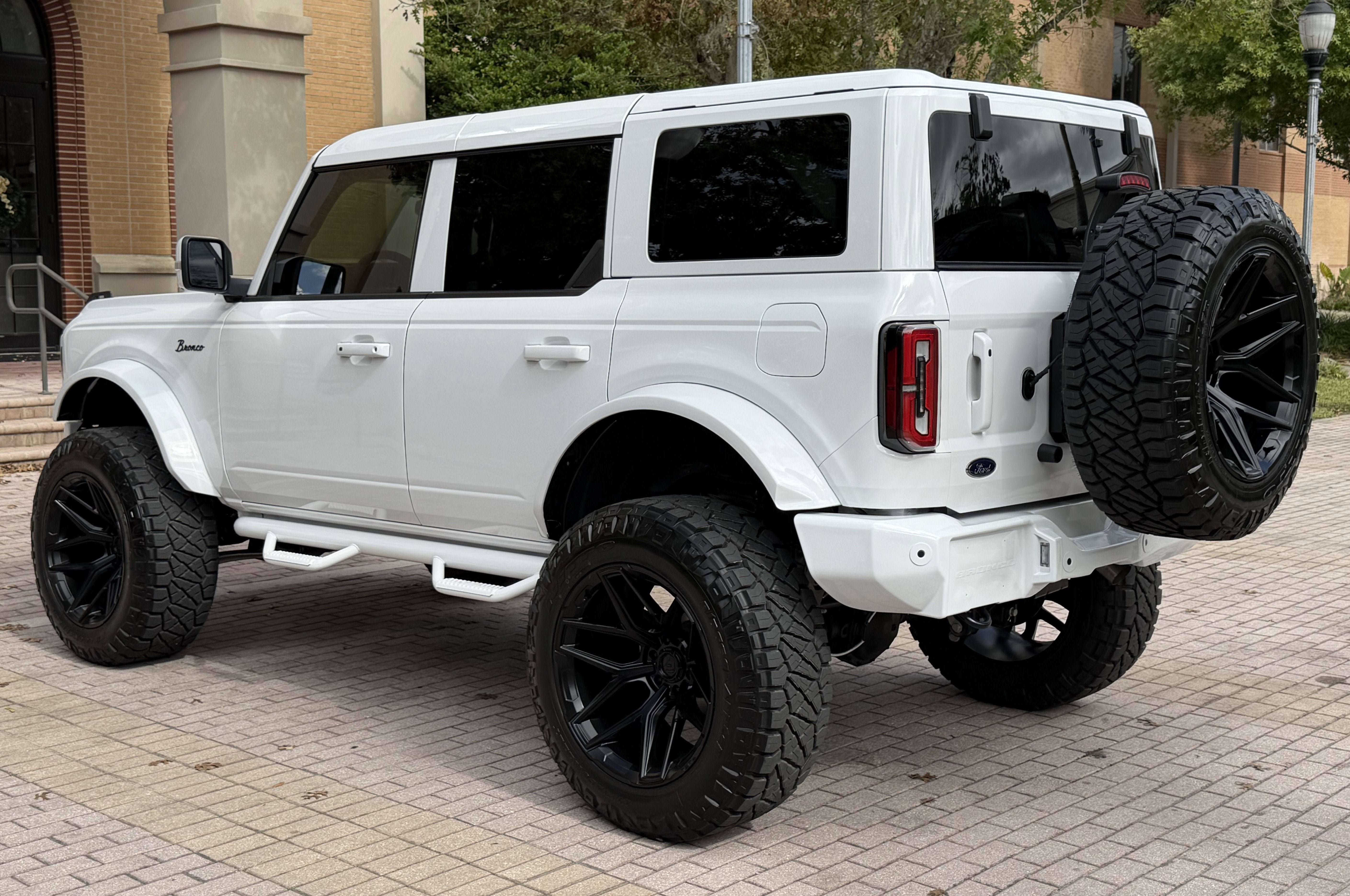Used 2025 Ford Bronco Outer Banks AWD/4WD image 6