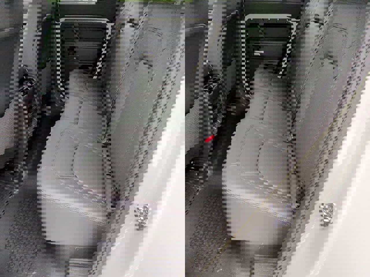 New 2026 Land Rover Defender 110 X-Dynamic SE image 19