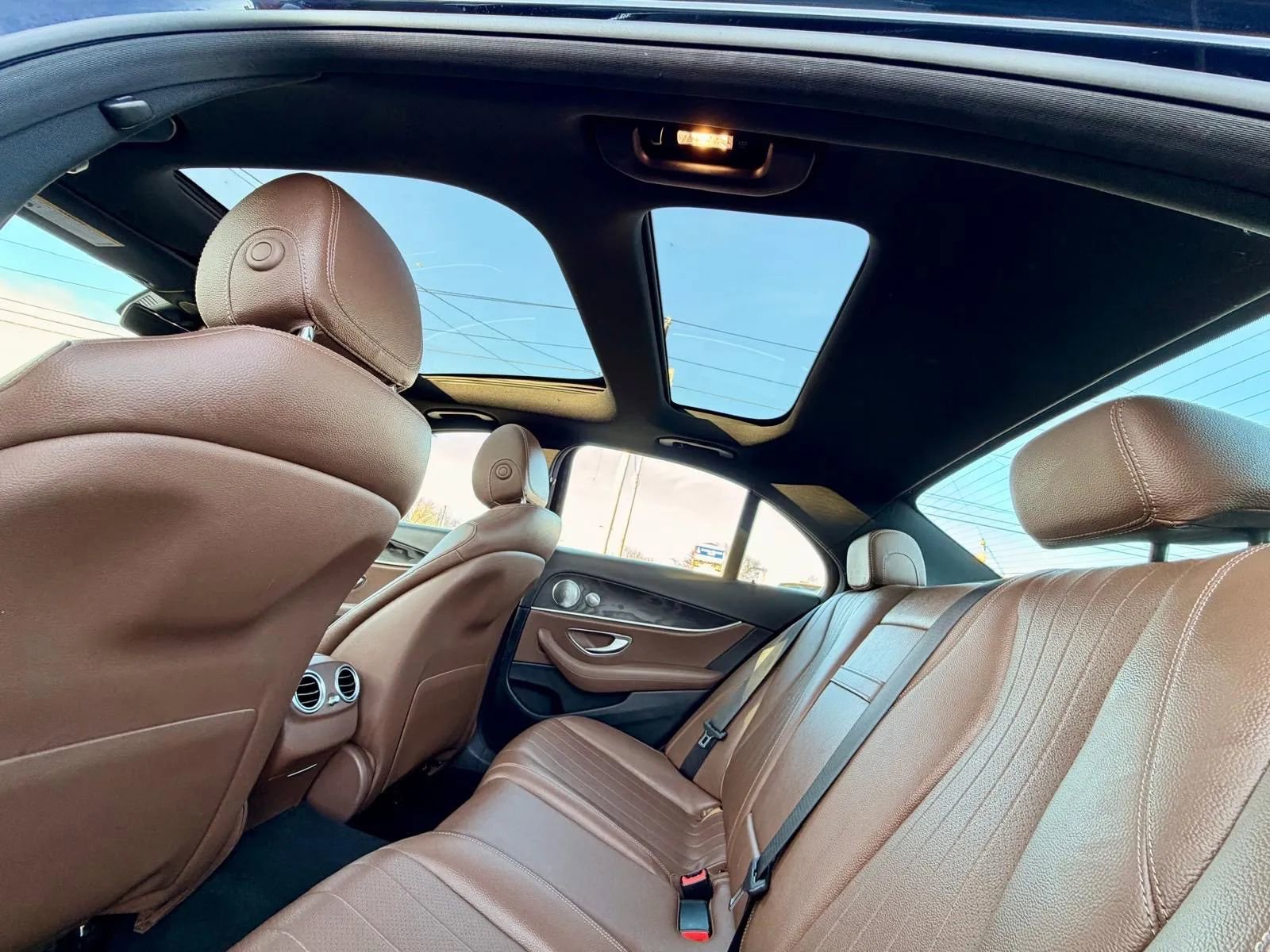 Used 2017 Mercedes-Benz E 300 4MATIC image 8