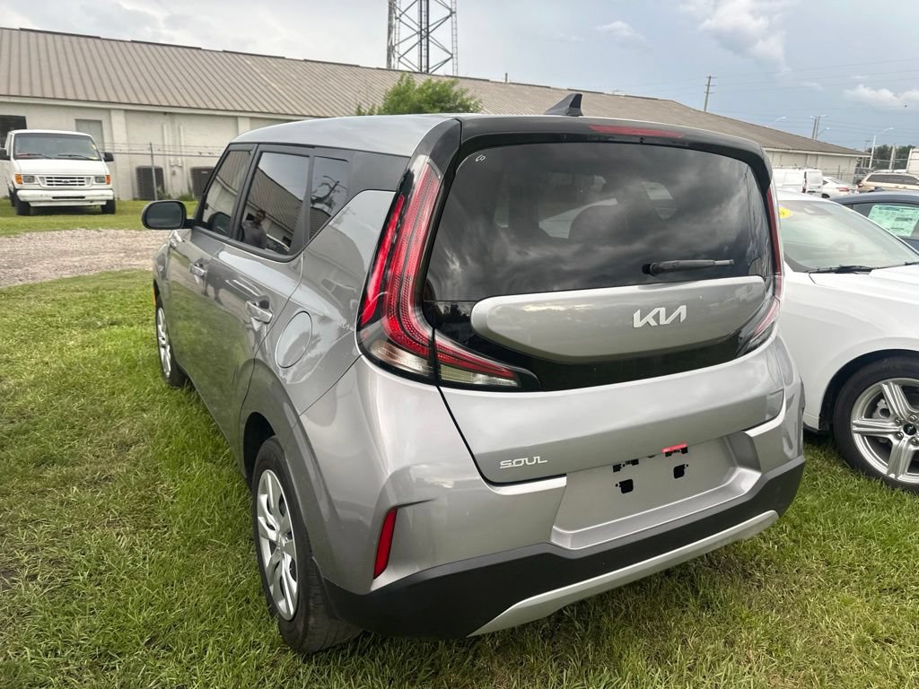 Used 2025 Kia Soul LX FWD image 10