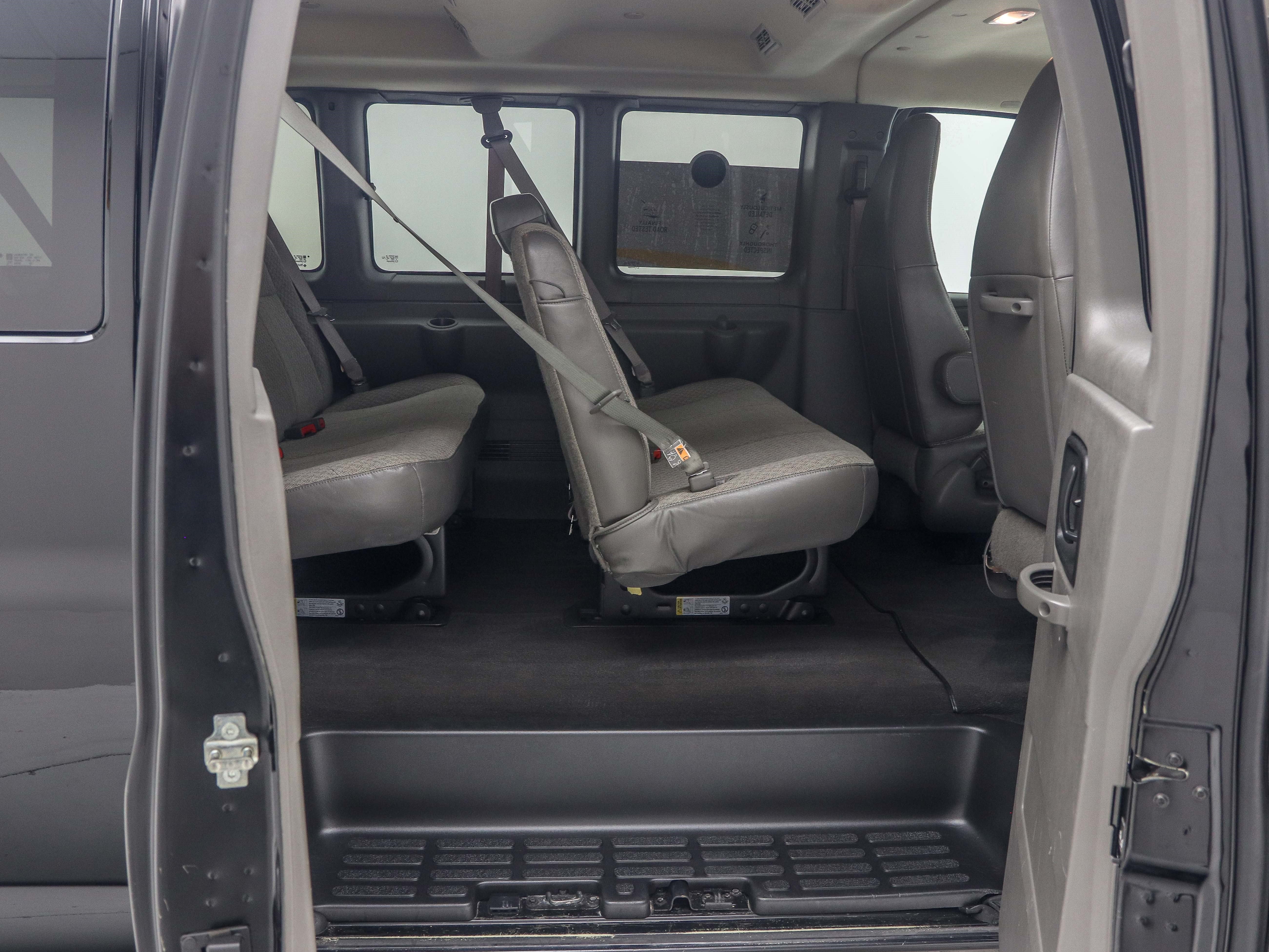 Used 2025 Chevrolet Express 3500 LT w/ LT Preferred Equipment Group RWD image 13